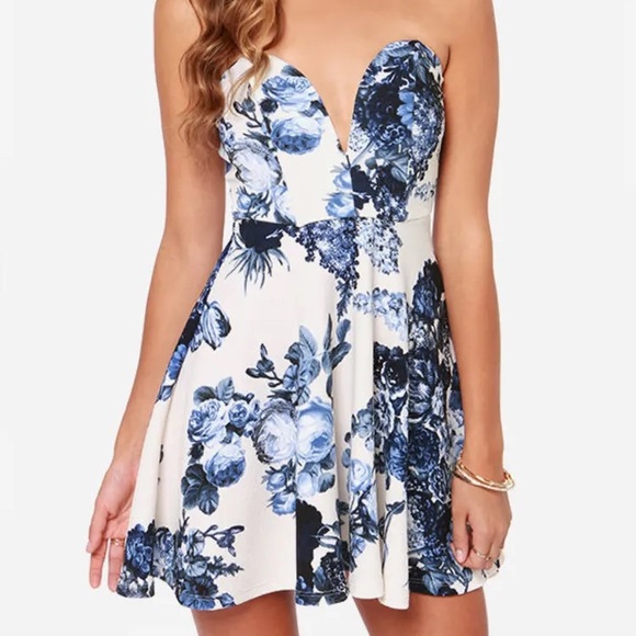 Lulu’s mini flower dress size xs - Picture 3 of 9